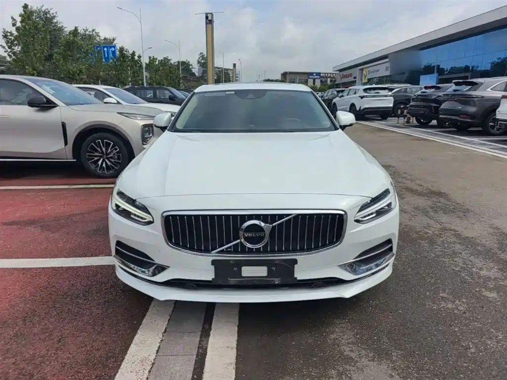 Фото 3 - Volvo S90