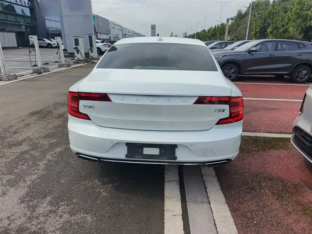Фото 6 - Volvo S90