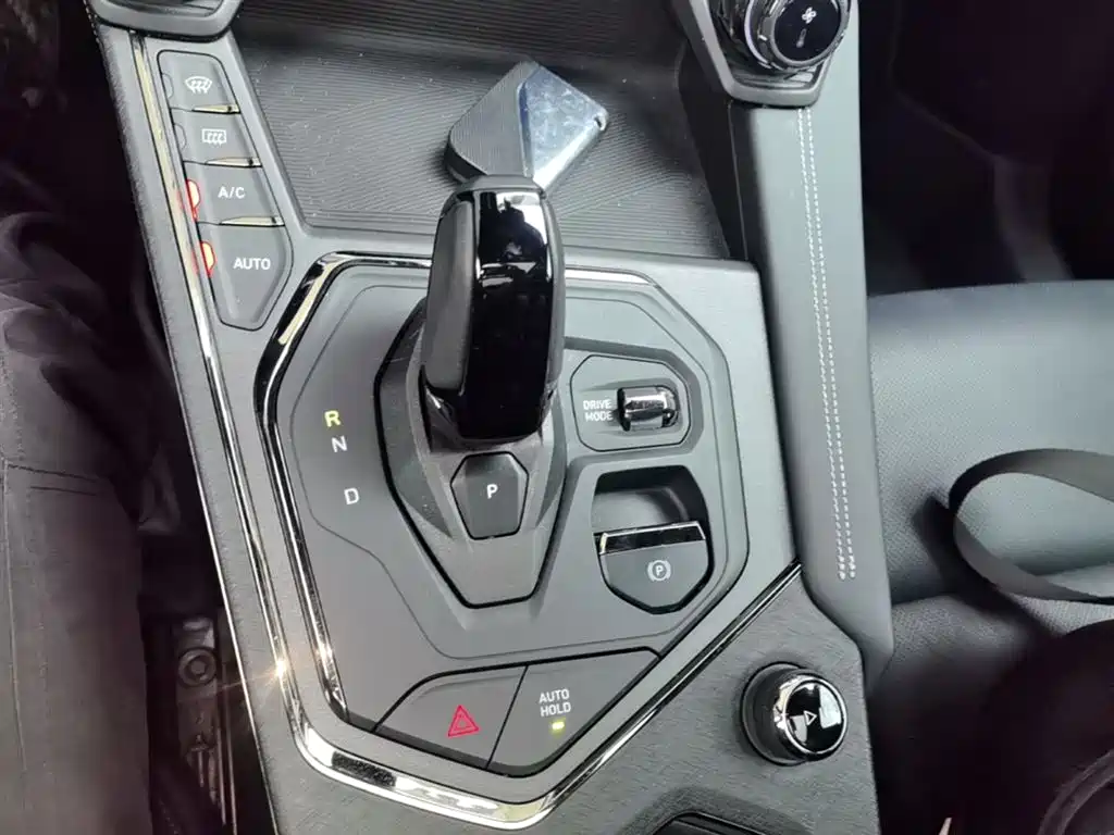 Lynk & Co 01 EM-P 2022 1.5TD PHEV Plus фото 10