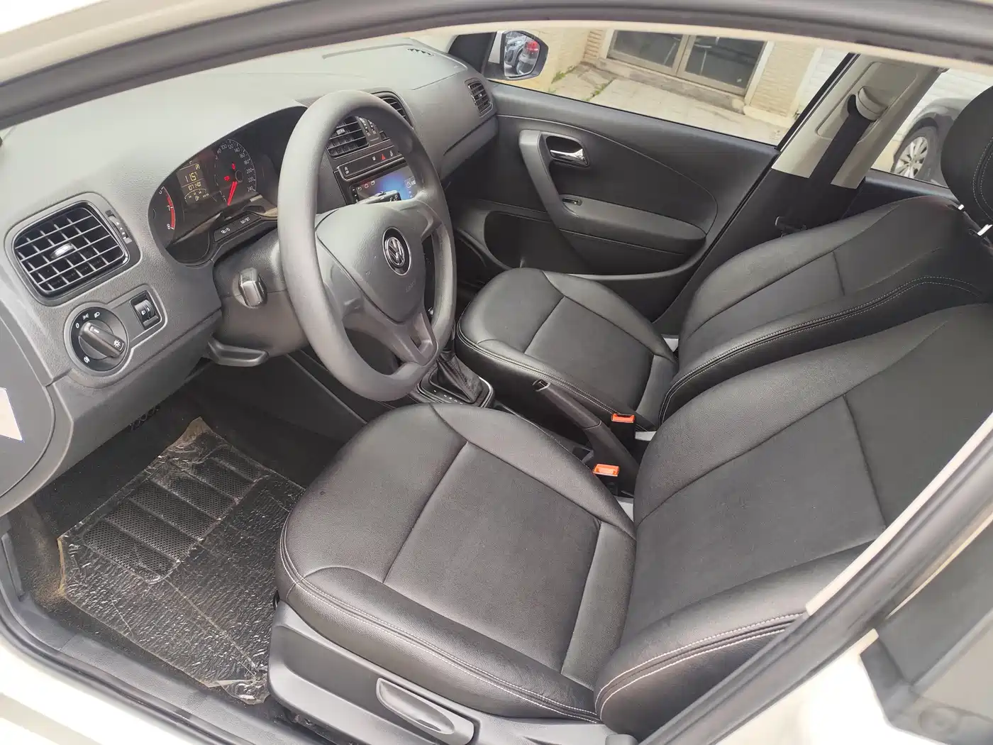 Volkswagen Polo 2018 1.5L Auto Safe Drive фото 4