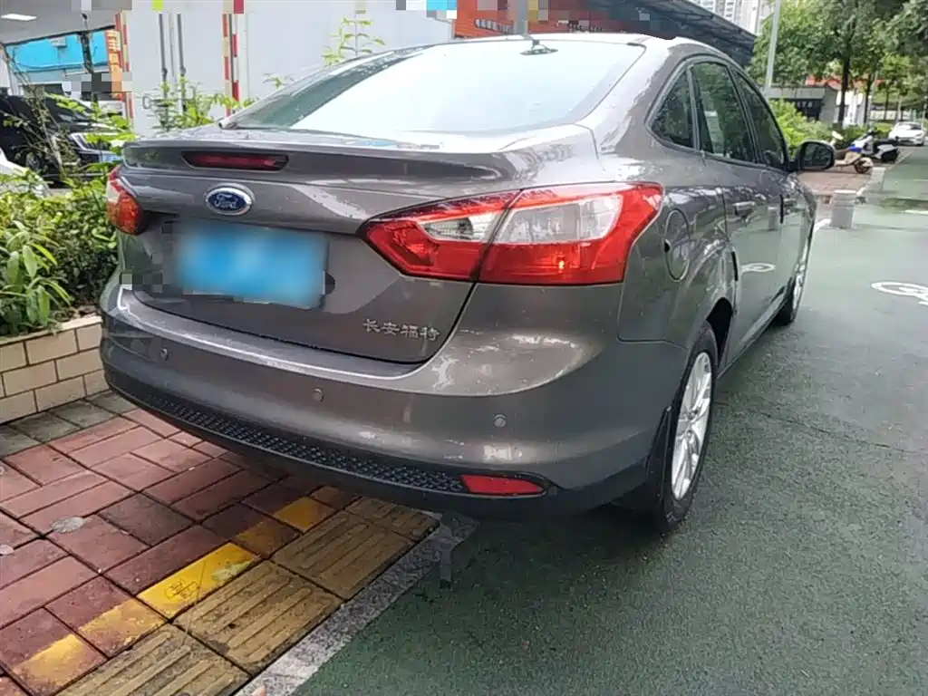 Фото 7 - Ford Focus