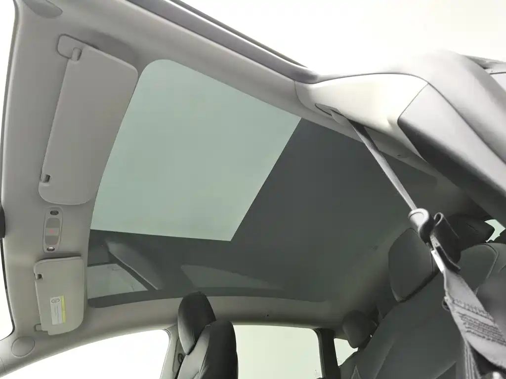 Фото 14 - Tesla Model Y