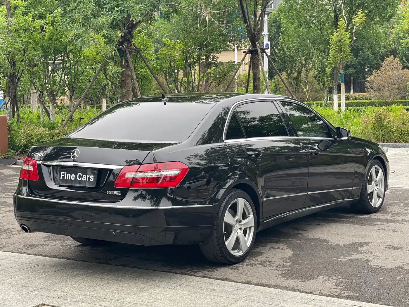 Mercedes-Benz E-Class 2013 Model E 260 L CGI Fashion фото 5