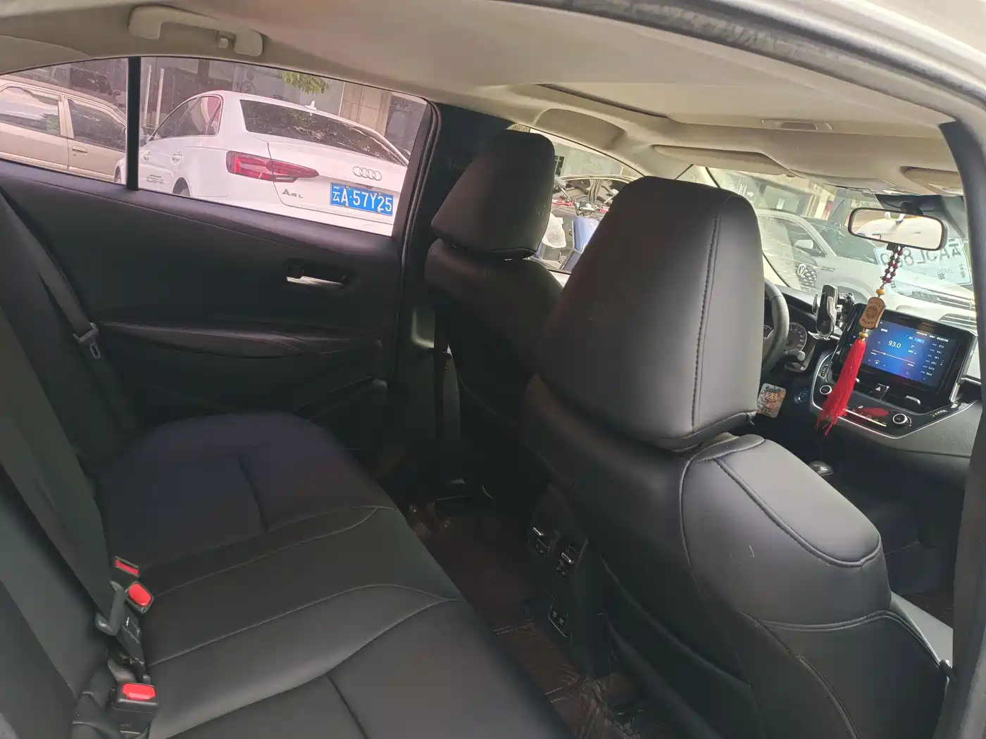 Toyota Corolla 2021 Hybrid 1.8L E-CVT Pioneer Edition фото 8