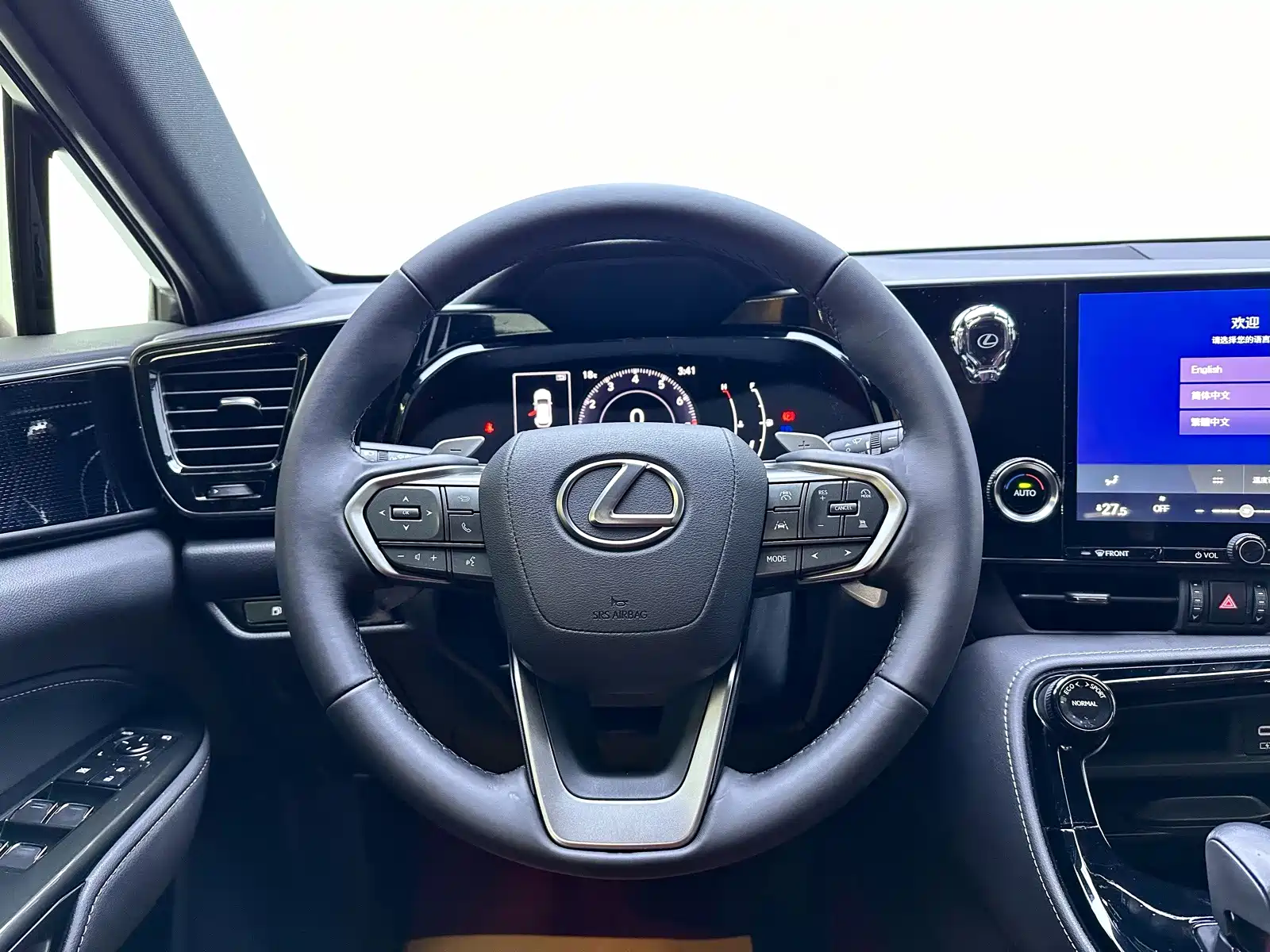 Фото 16 - Lexus NX