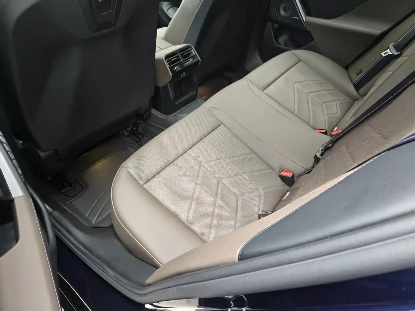 BMW 5 Series (Import) 2024 530i Premium Model M Sport Package фото 7