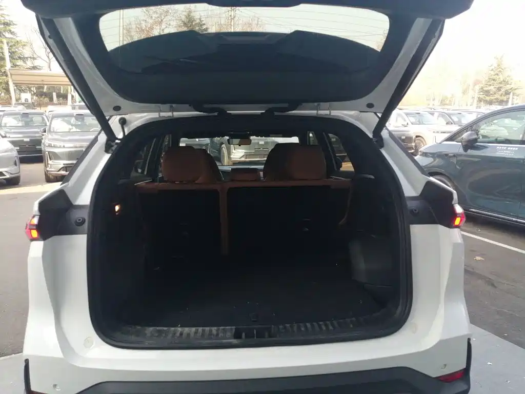 Geely Galaxy Galaxy L7 2025 2025 EM-i 115km Explorer+ Edition