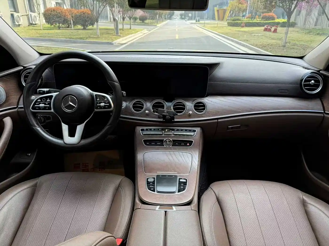 Mercedes-Benz E-Class 2020 E 300 L Luxury Model фото 10