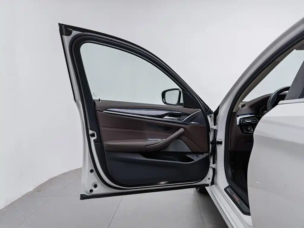 Фото 8 - BMW 5 Series