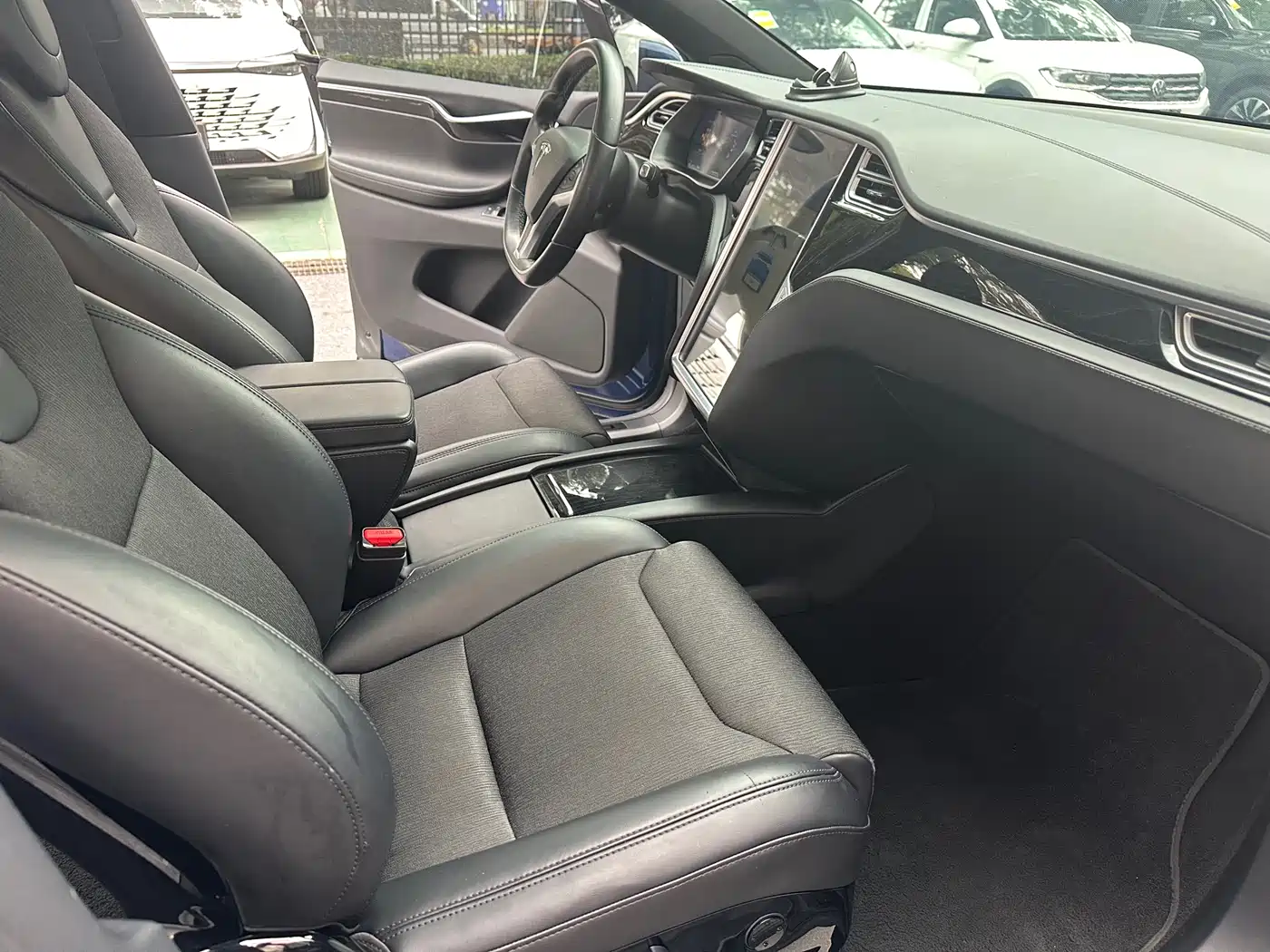 TESLA MODEL X