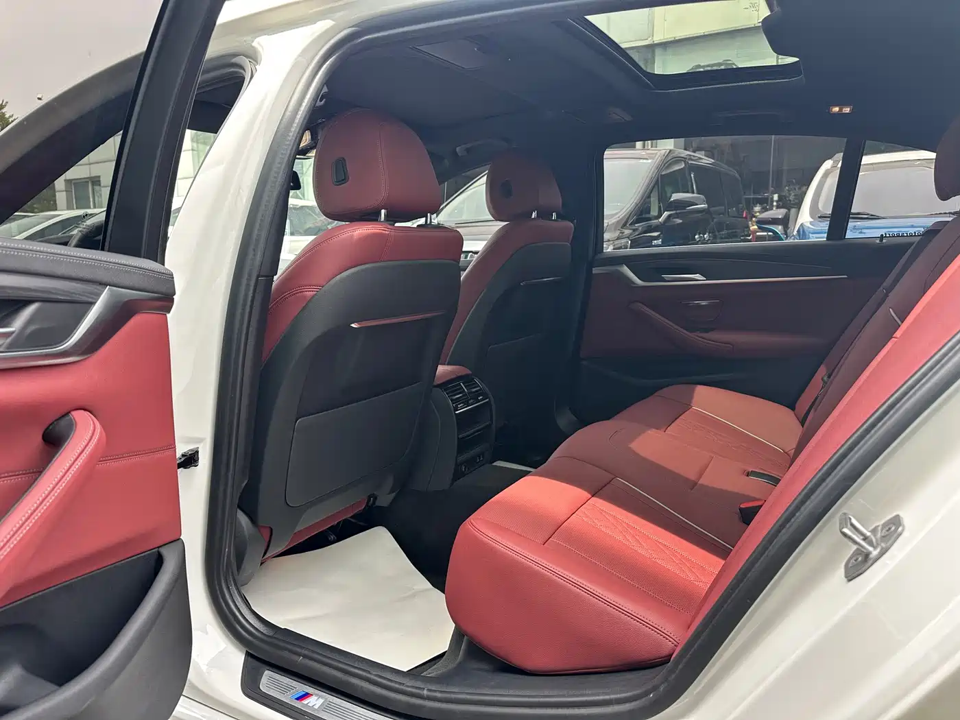 BMW 5 Series 2023 530Li Leading M Sport Package фото 4