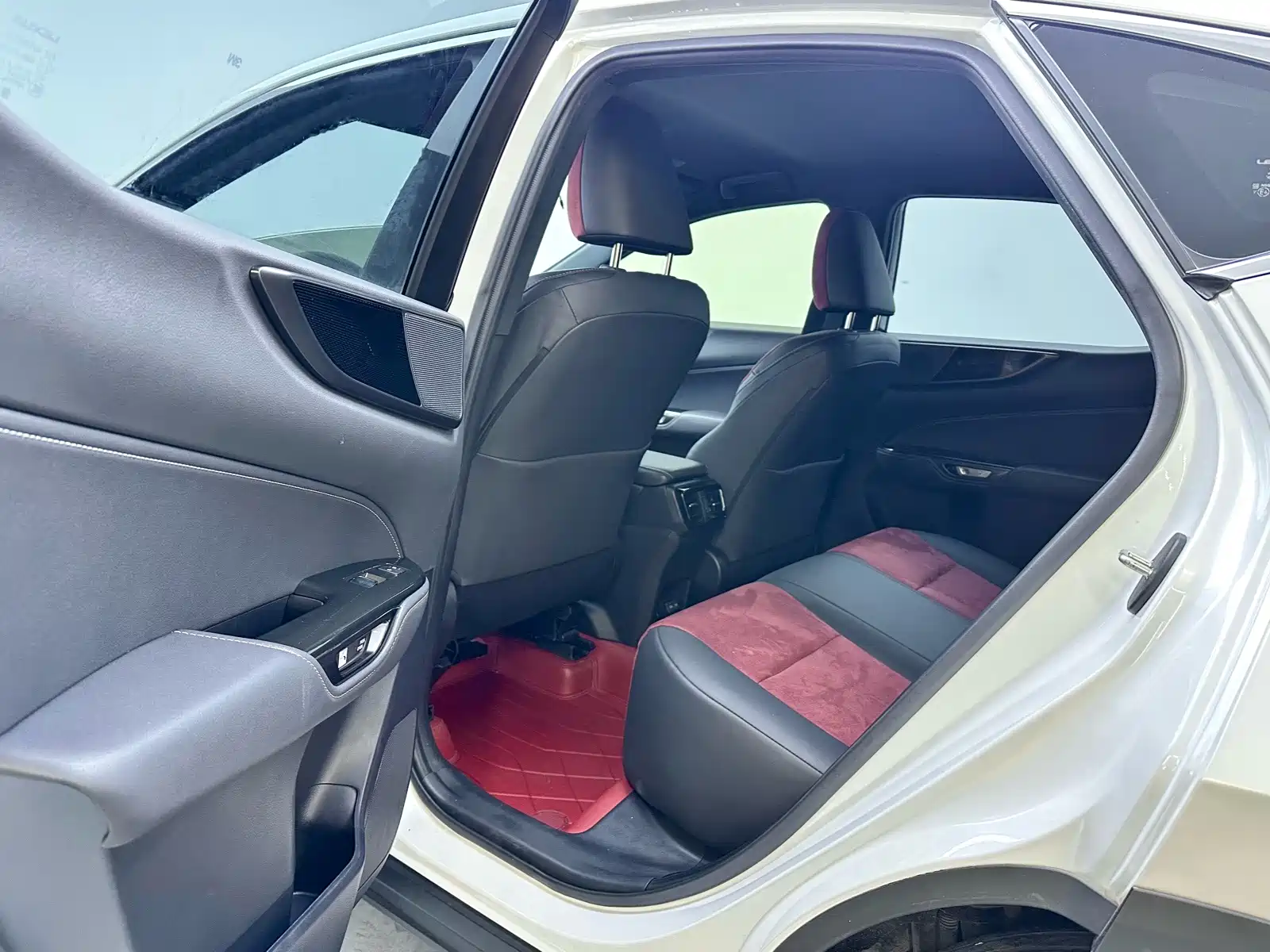 Фото 8 - Lexus NX