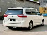 Photo 7 - Toyota Sienna