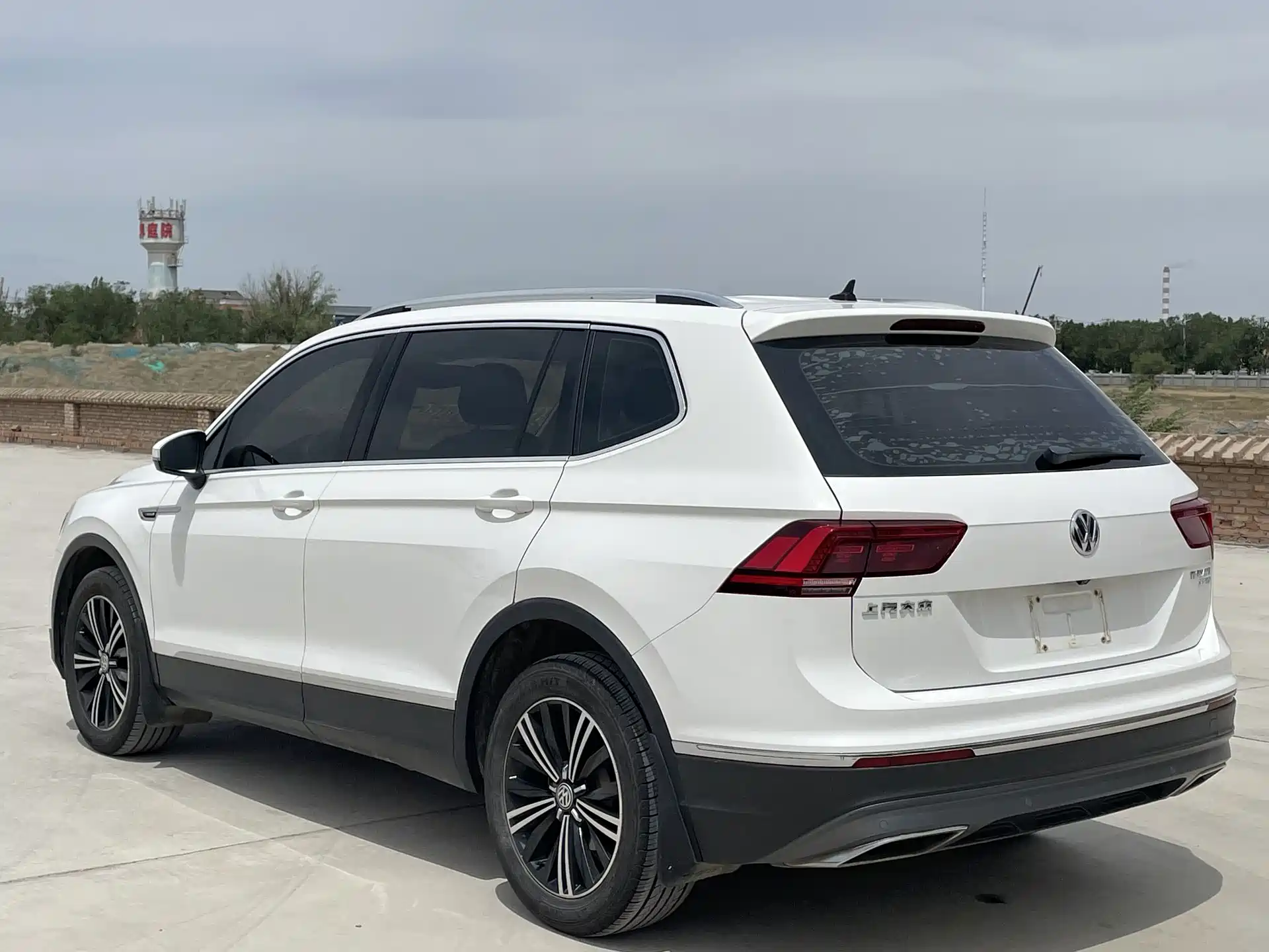 Фото 7 - Volkswagen Tiguan L