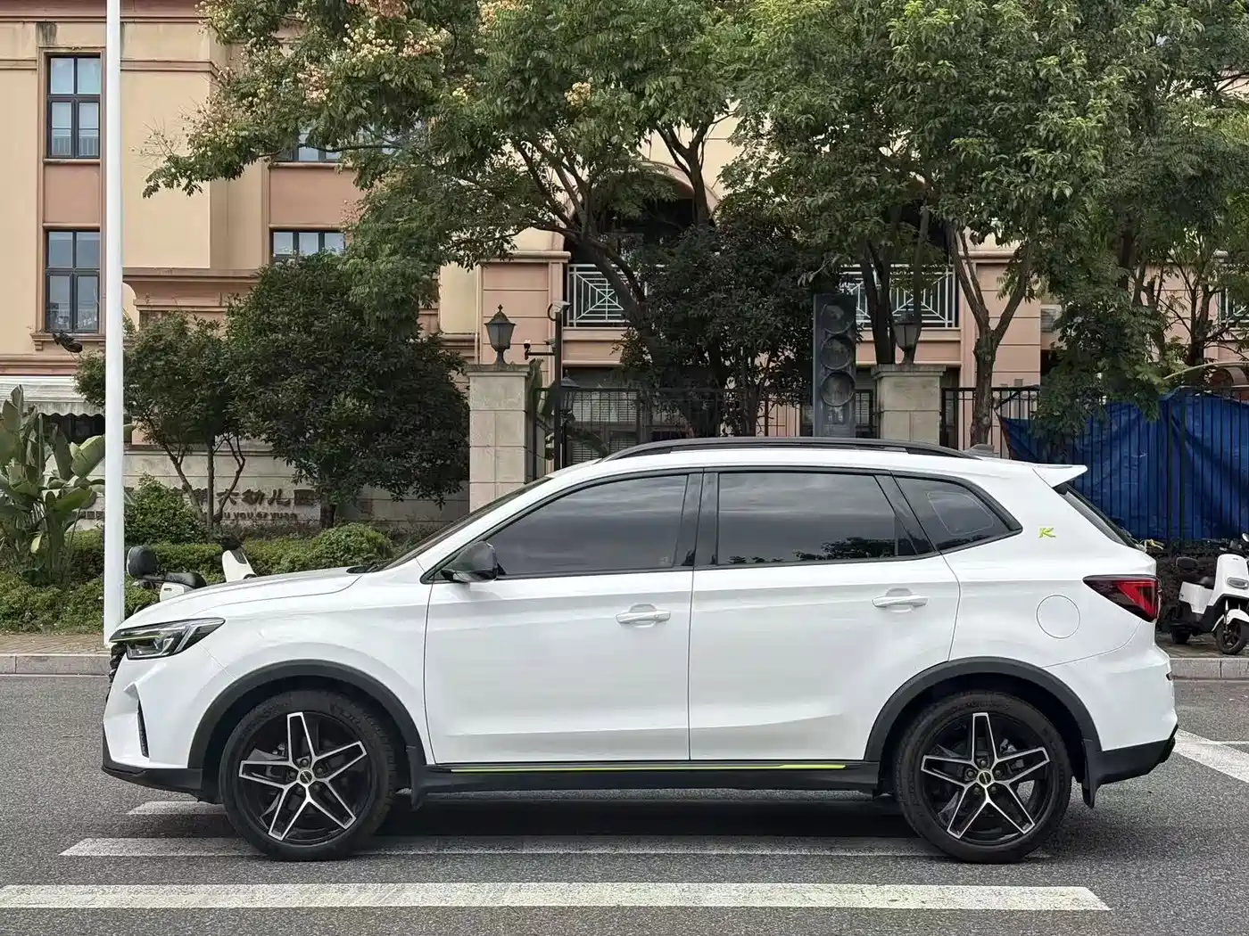 Фото 8 - Roewe RX5