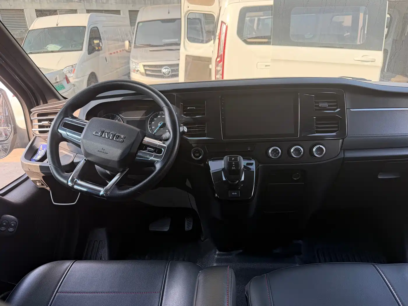 Jiangling JMC Fushun 2024 2025 Model 2.0T 8AT Diesel Short Wheelbase Low Roof Commercial MPV 5/6 Seats Dual-opening Tailgate