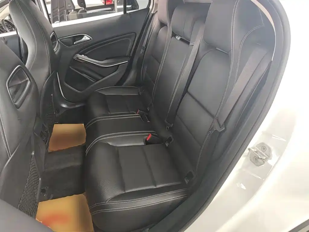 Mercedes-Benz GLA 2017 GLA 200 Dynamic фото 17