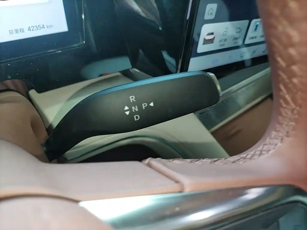 BYD Xia 2025 DM-i 1.5T 180km Surpass Edition фото 10