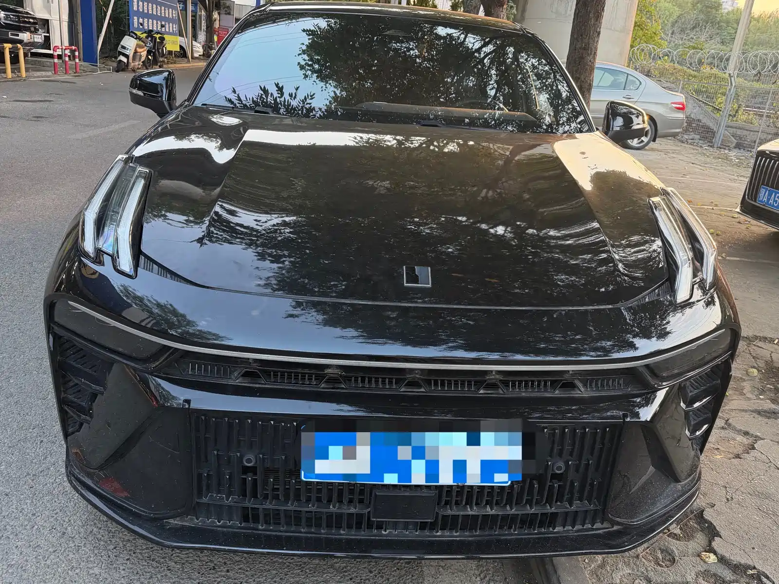 Фото 2 - Lynk & Co 03