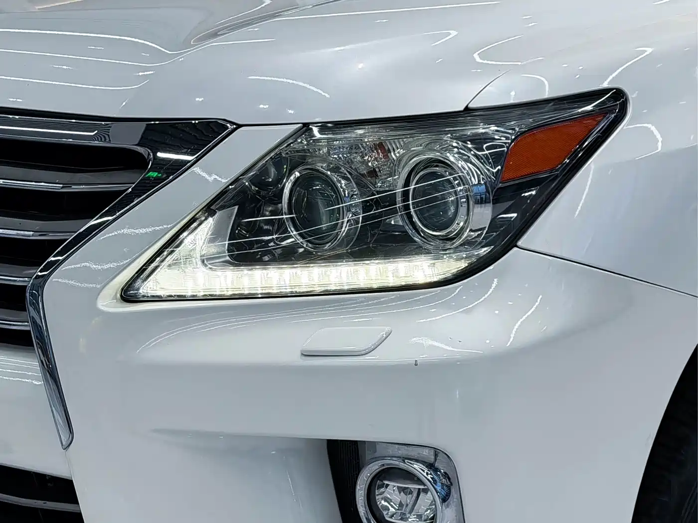 Lexus LX 2013 570 фото 6