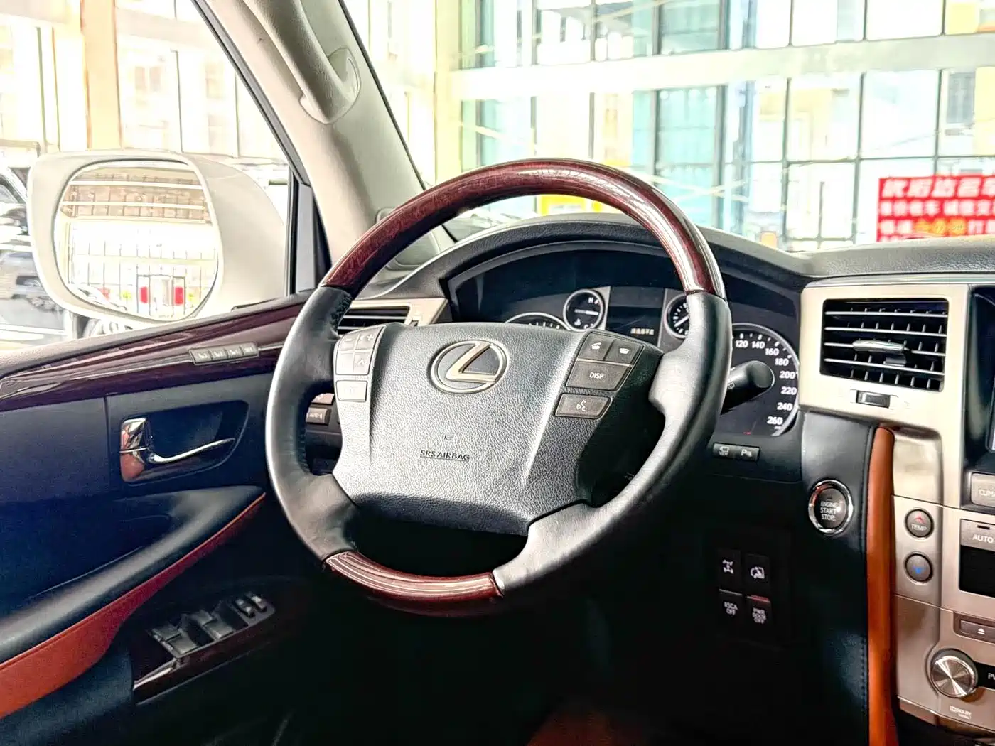 Lexus LX 2013 570 фото 10
