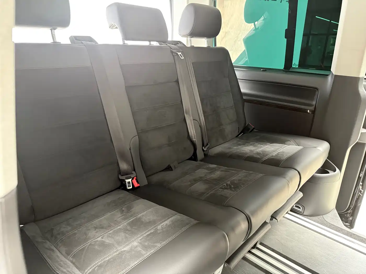 Volkswagen Multivan 2018 2.0TSI 4WD Premium Edition 7-Seater фото 13