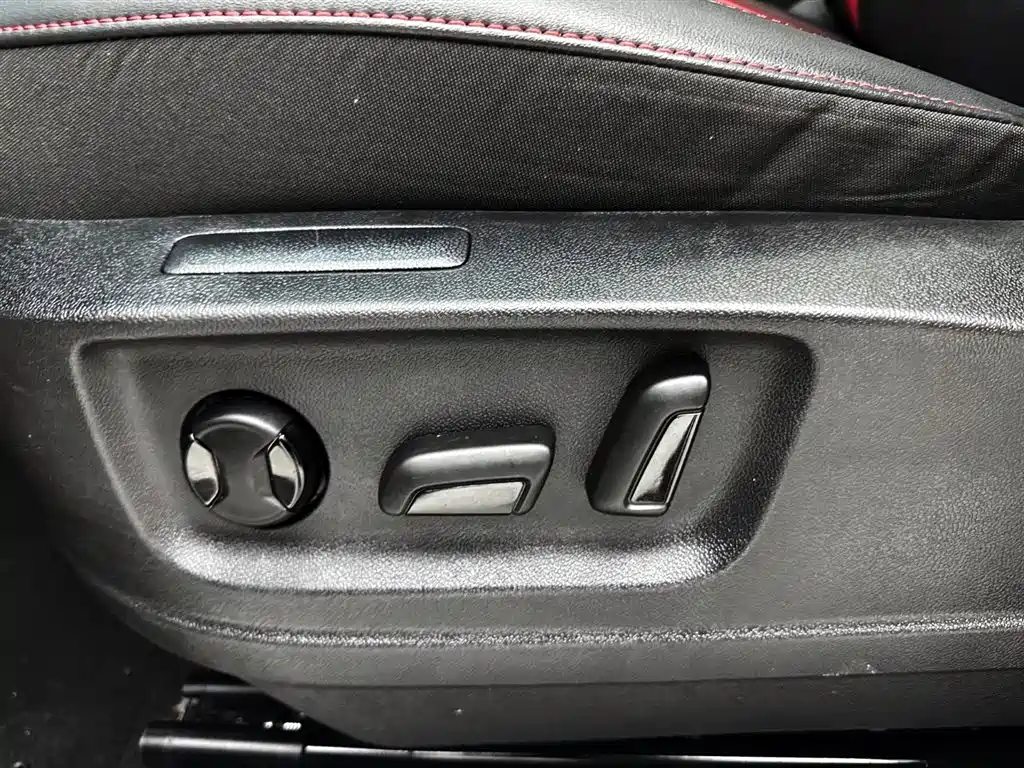 Škoda Karoq 2022 Facelift TSI280 Luxury Edition фото 17