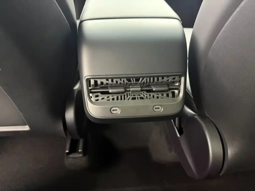 Фото 8 - Tesla Model Y