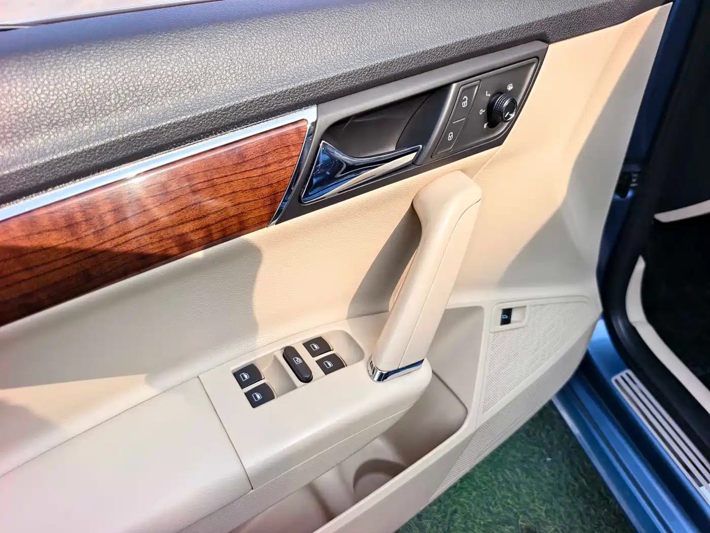 Volkswagen Lavida 2013 1.6L Automatic Luxury Edition фото 11