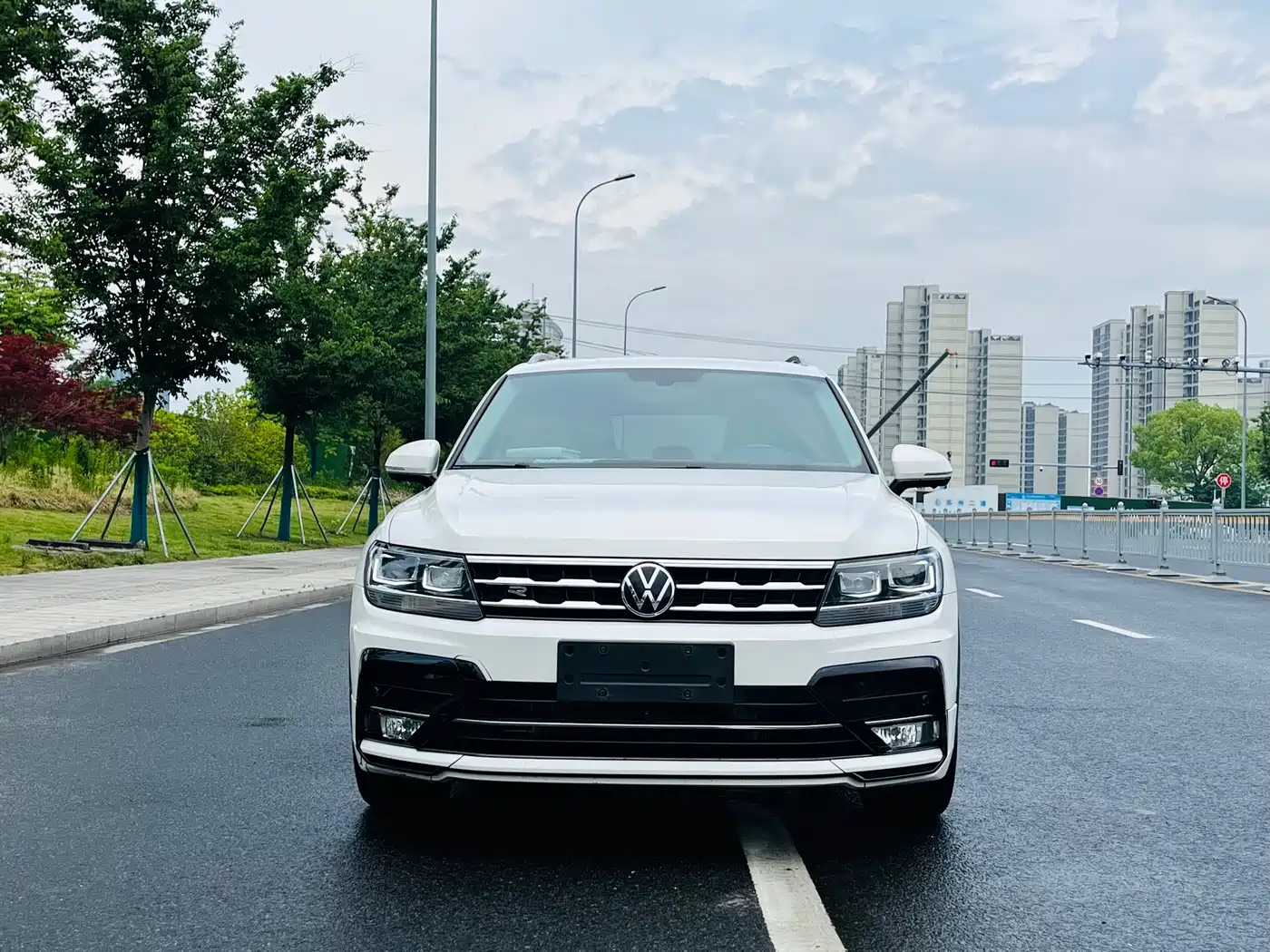 Volkswagen Tiguan L 2021 330TSI Automatic 2WD R-Line Premium фото 2