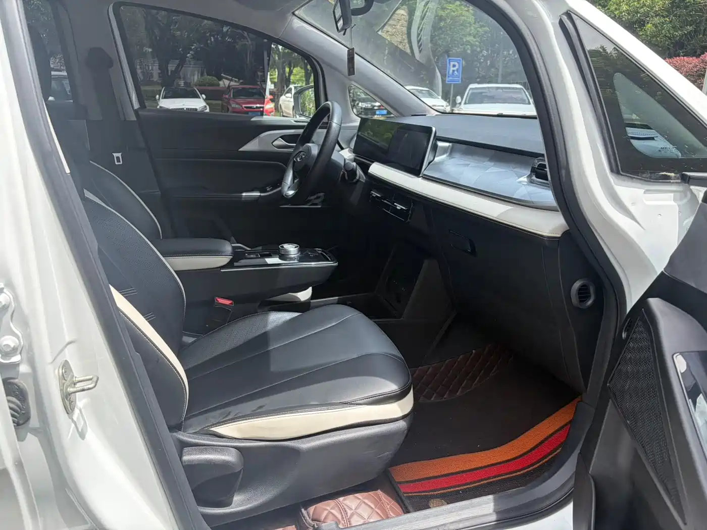 Фото 8 - Geely Geometry E Firefly