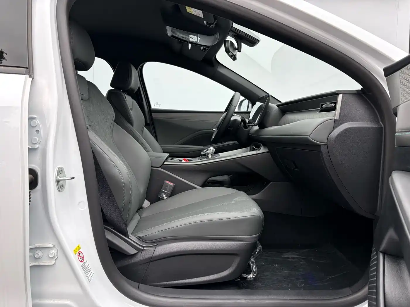 BYD Qin PLUS 2025 DM-i Smart Drive 55KM Leader фото 17