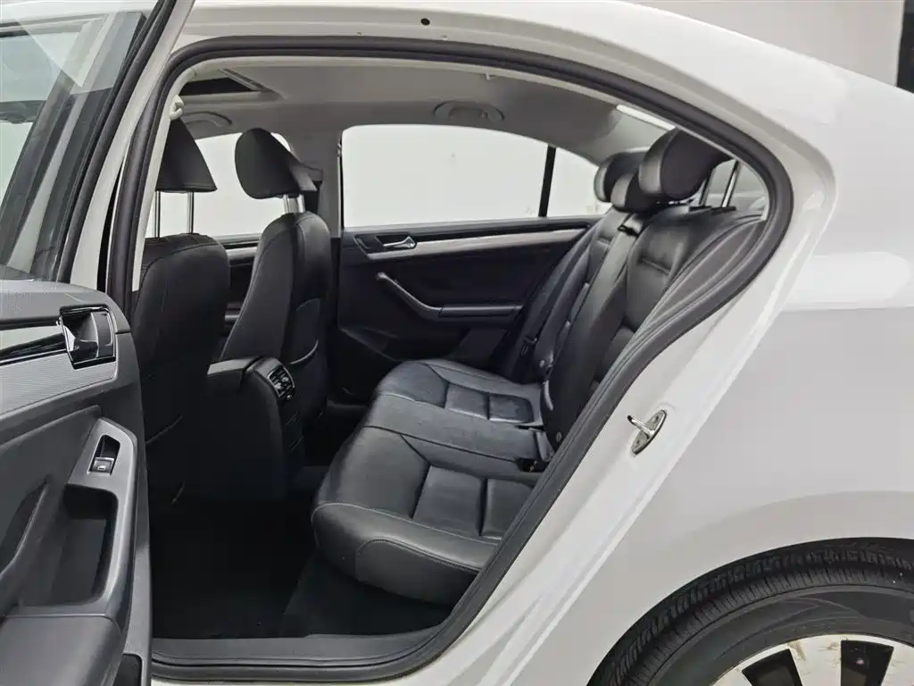 Volkswagen Sagitar 2017 1.6L Manual Comfort фото 15