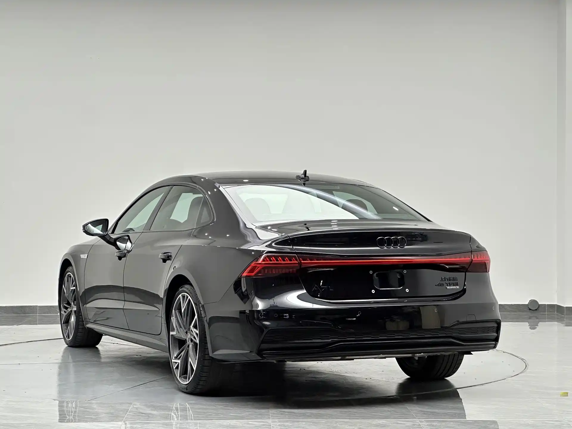 Photo 5 - Audi A7L