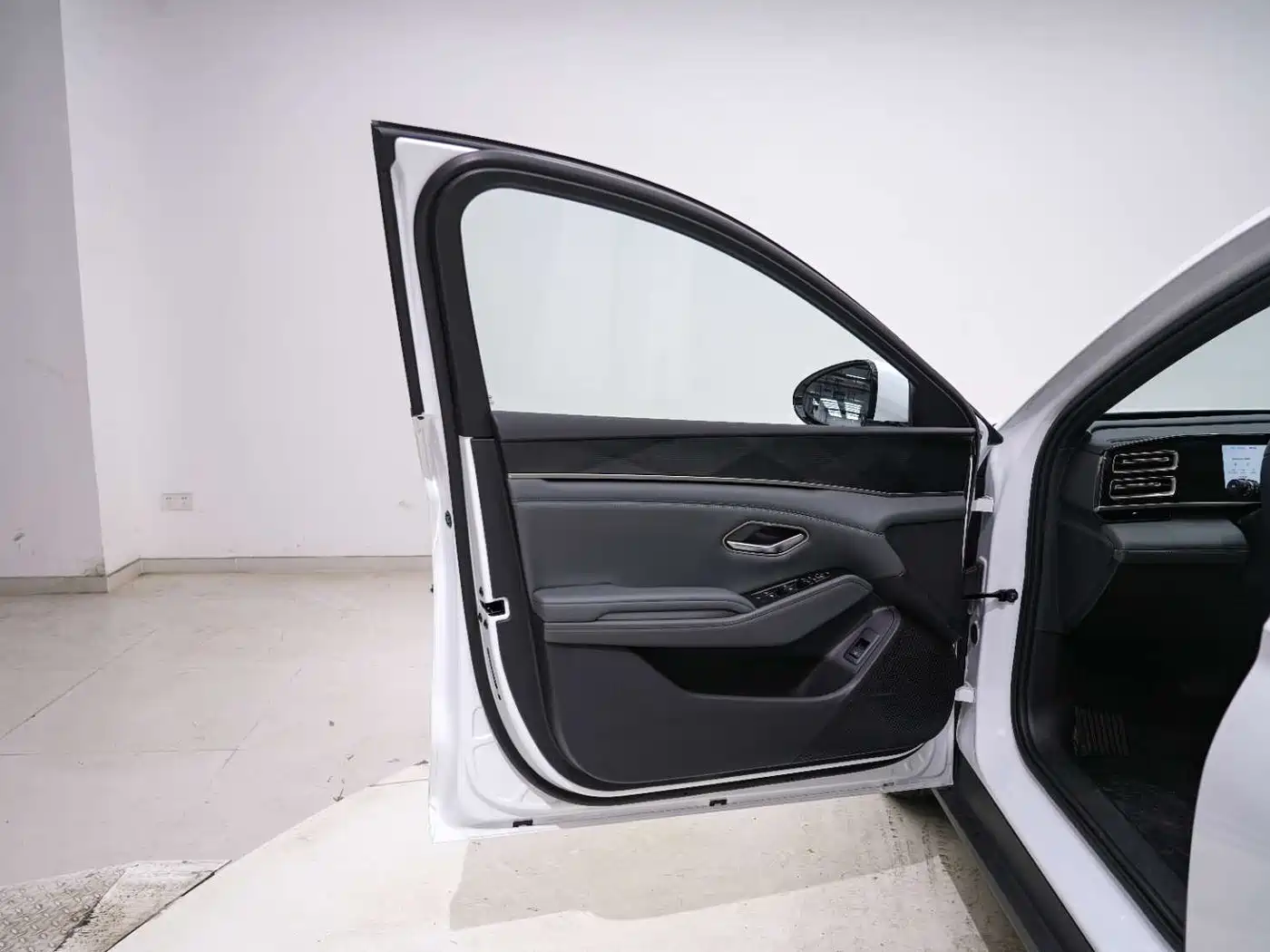 BYD Qin L 2025 DM-i Smart Drive Edition 120KM Surpassing фото 13