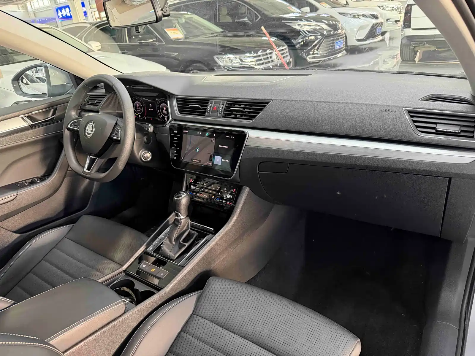 Фото 18 - Škoda Superb