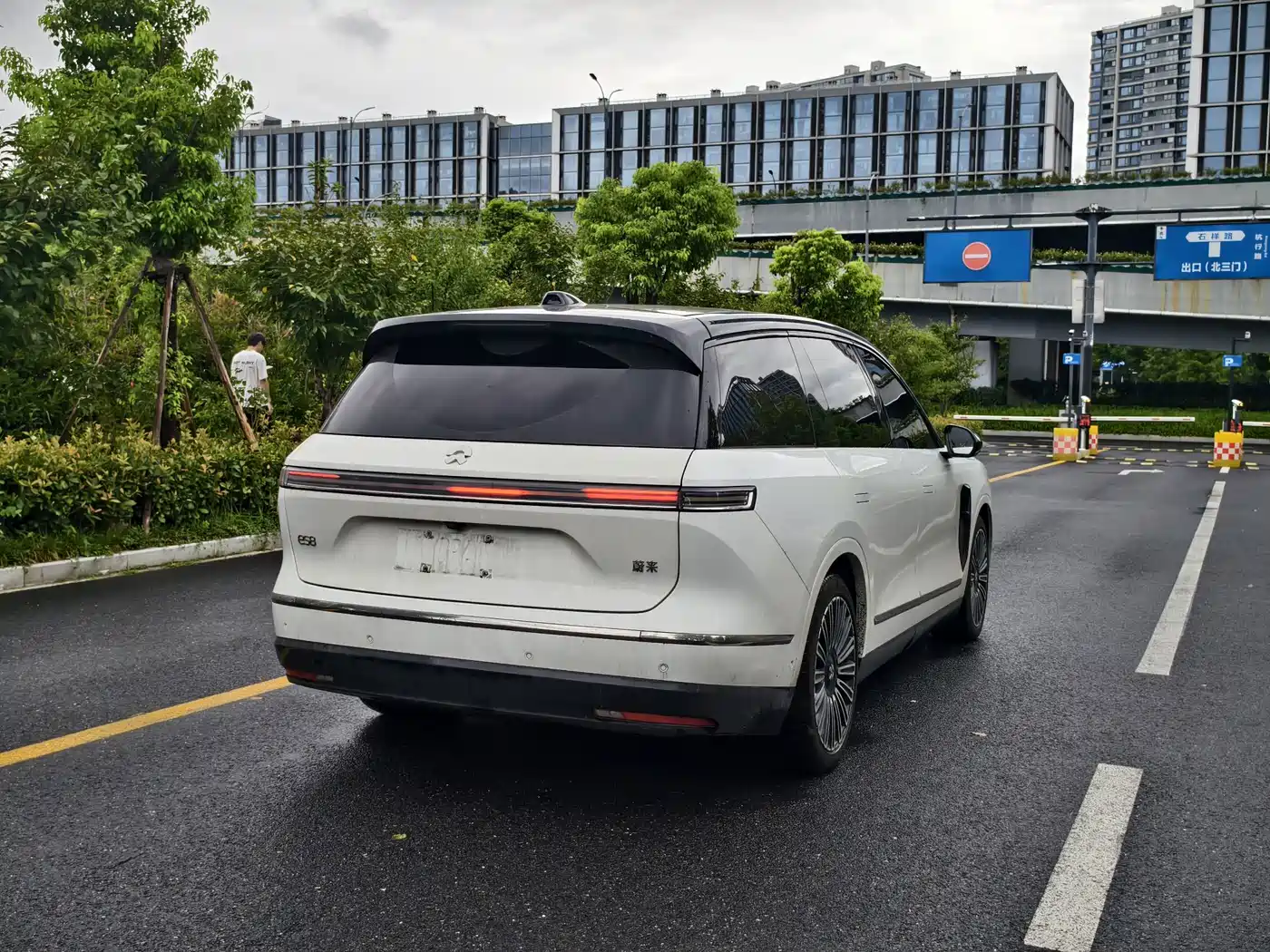 2026 NIO ES8