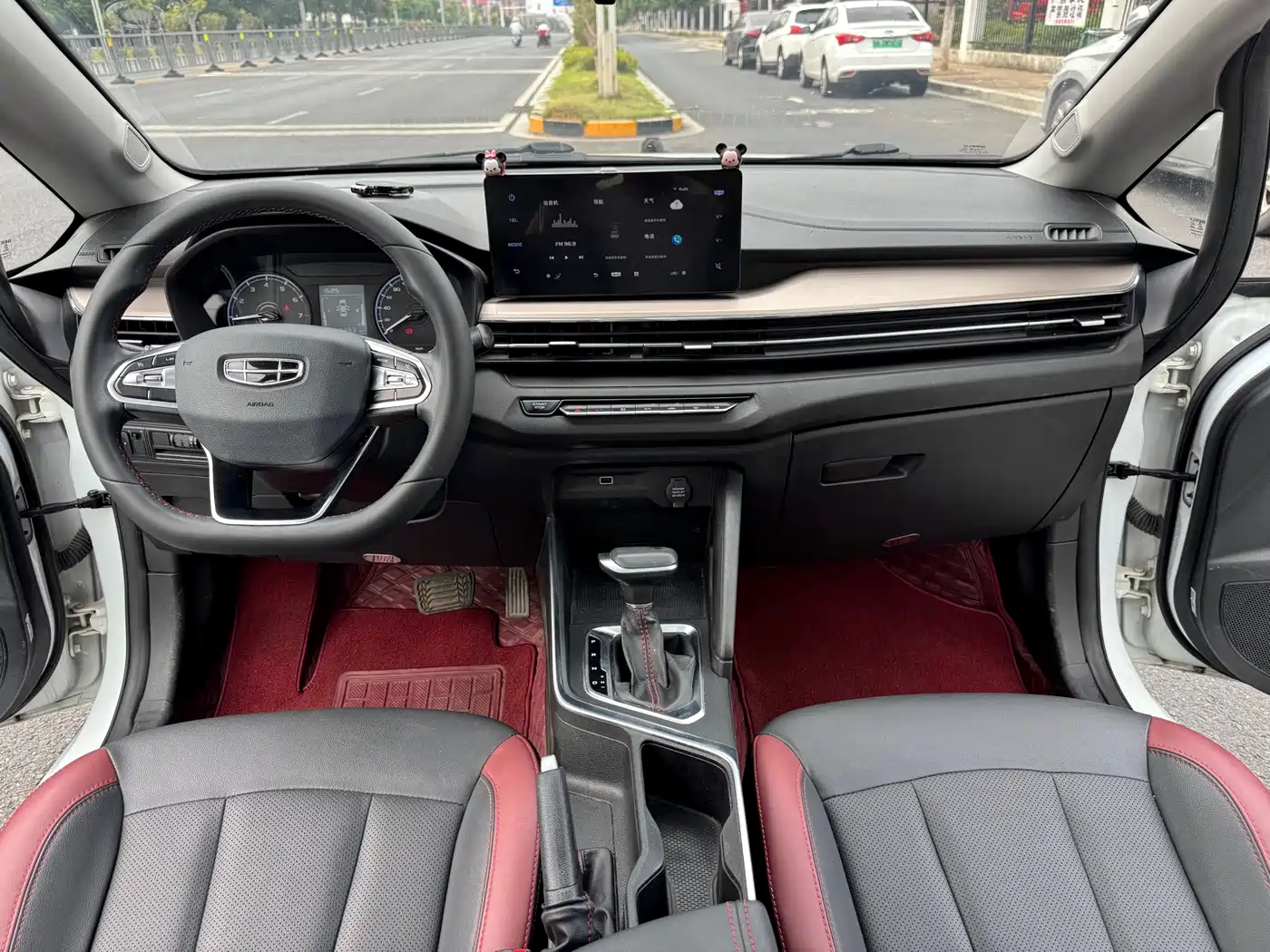 Фото 7 - Geely Vision X3