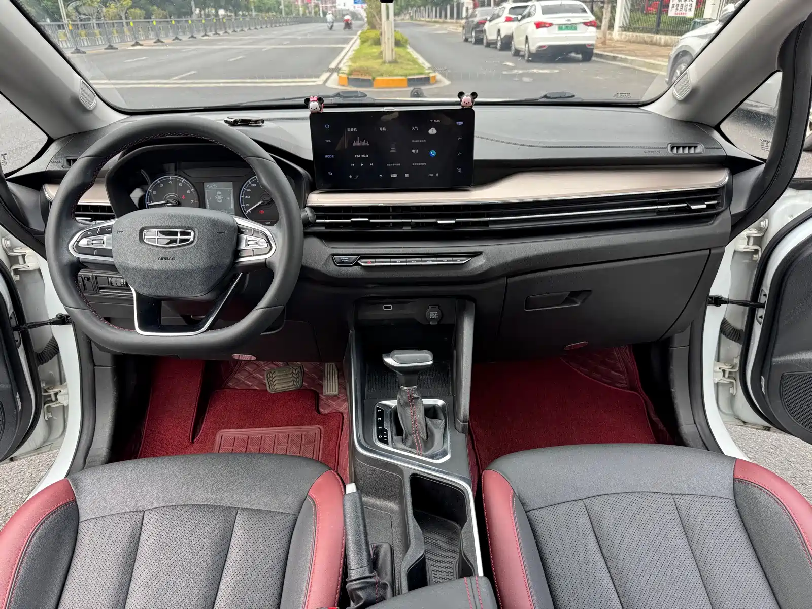 Фото 7 - Geely Vision X3