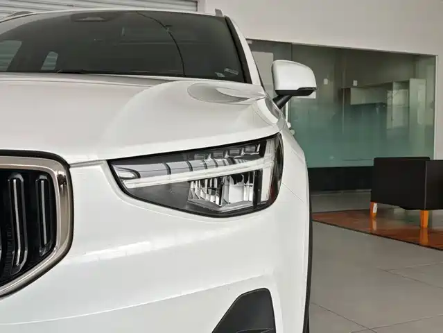 Volvo XC40 2024 B3 Smart Elite Luxury Edition — фото 4