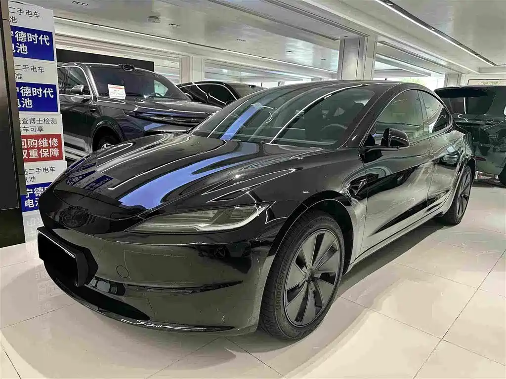 Tesla Model 3 2025 Model Year Facelift Rear-Wheel Drive