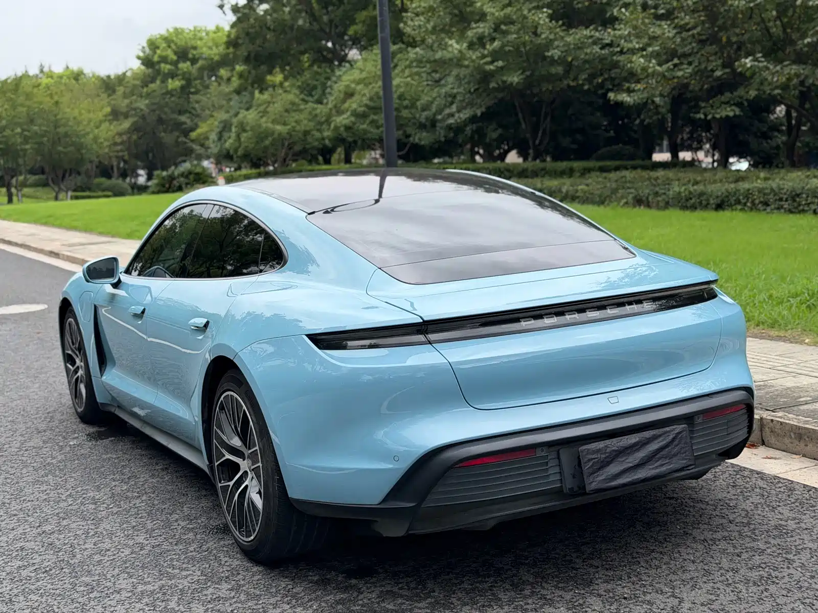 Фото 4 - Porsche Taycan