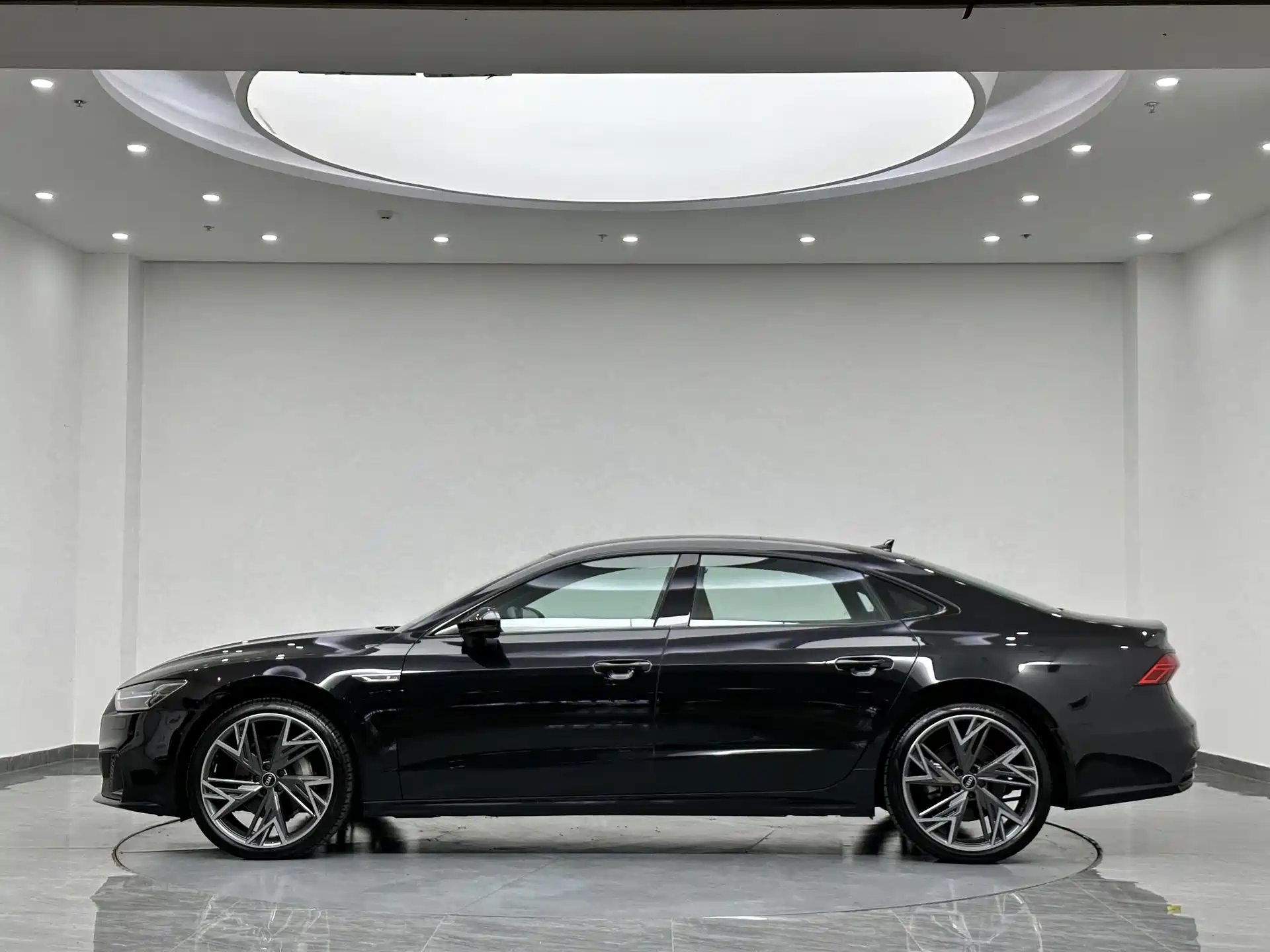 Photo 6 - Audi A7L