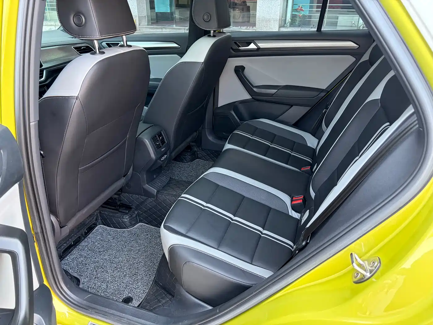 VOLKSWAGEN T ROC EXPLORING SONGS