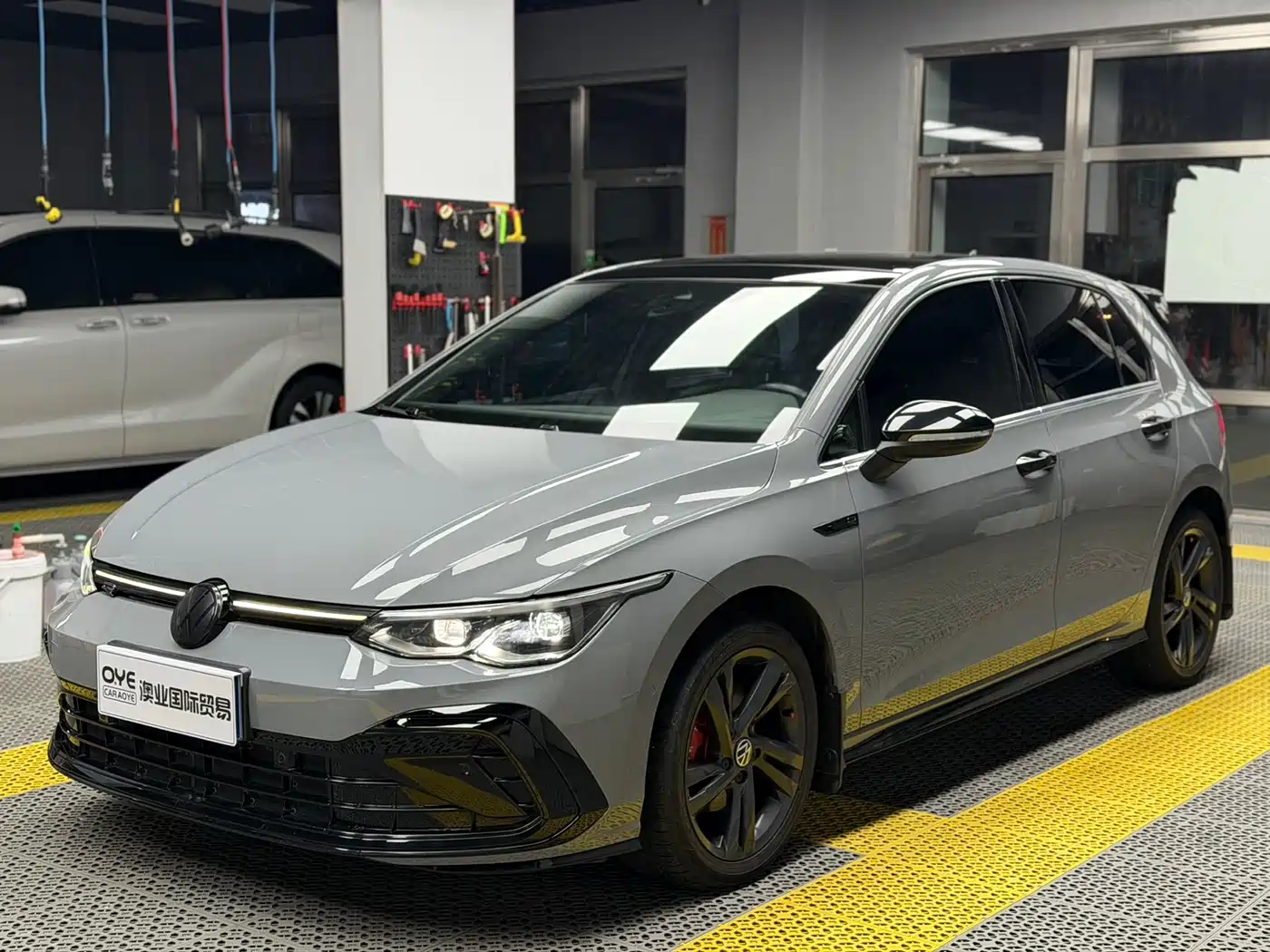 VOLKSWAGEN GOLF
