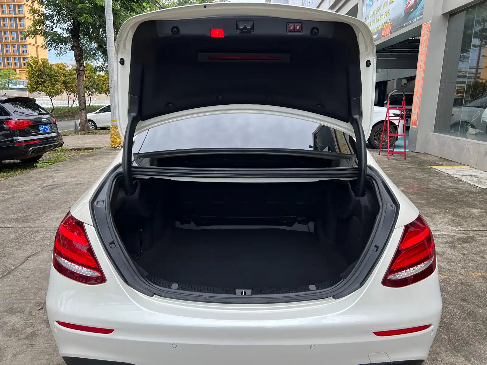 Фото 10 - Mercedes-Benz E-Class