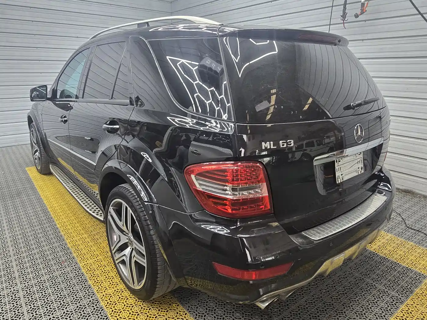 Mercedes-Benz M-Class AMG 2011 AMG ML 63 фото 7