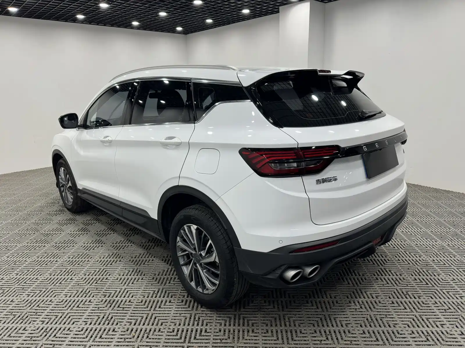 Фото 9 - Geely Coolray