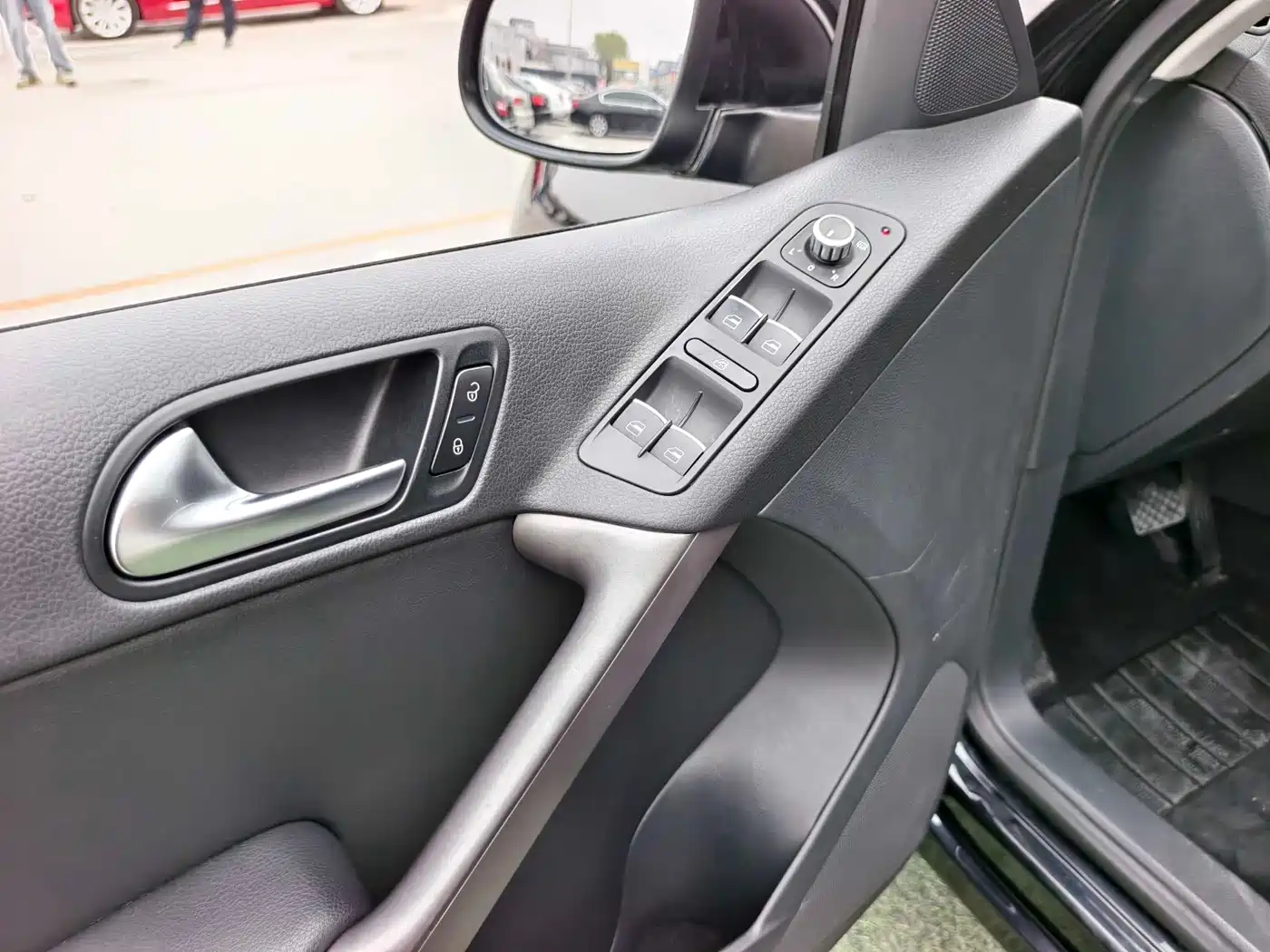 Volkswagen Tiguan 2012 1.8TSI Automatic 2WD Elite Edition фото 8