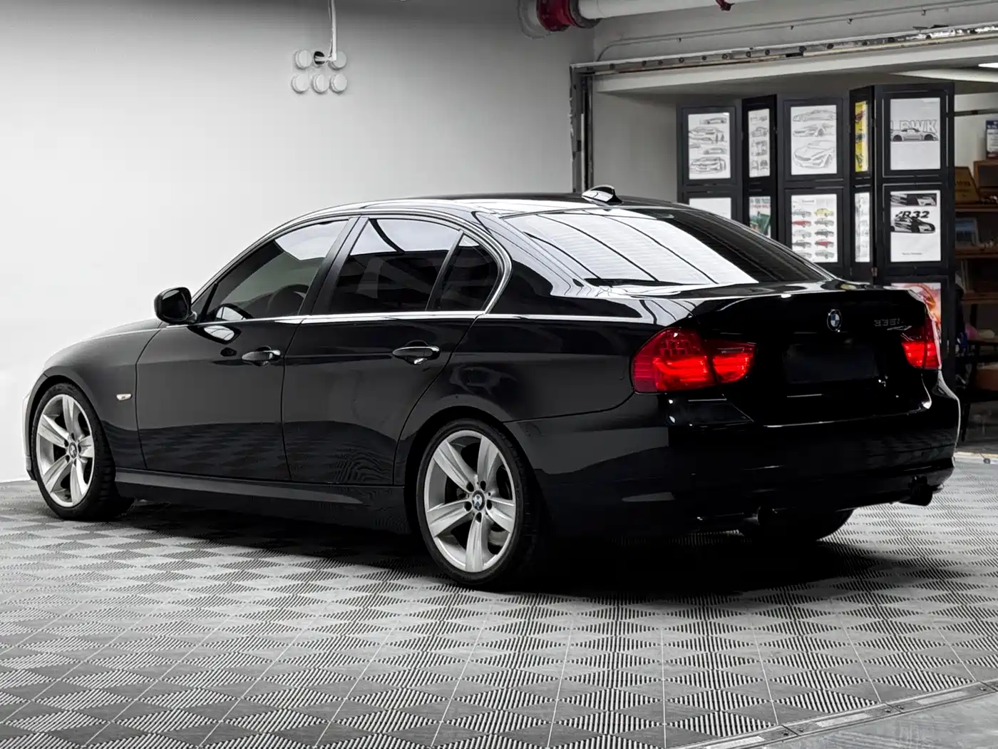 BMW 3 Series (Import) 2009 335i фото 7